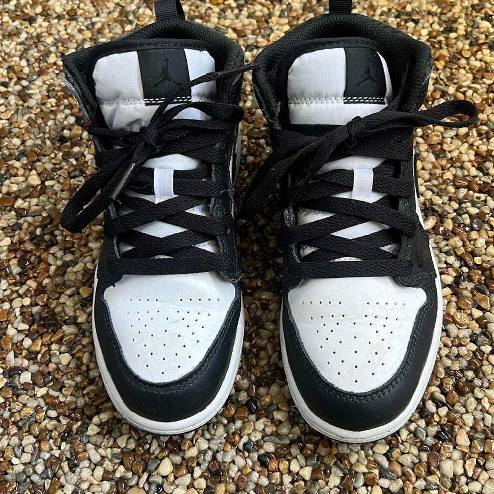 Jordan 1 Mid SE, worn a couple of times